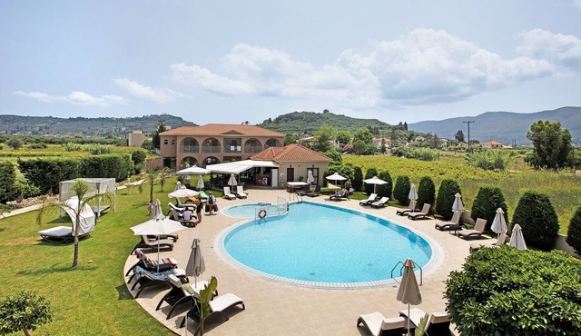 Studio Apartment 'Eleni's Garden Studio 2' with Pool, Private Balcony & A/C