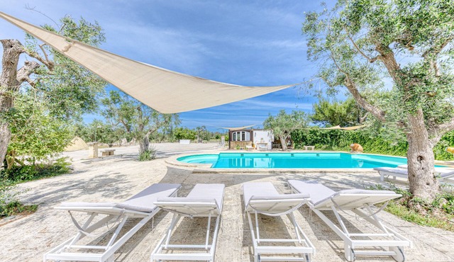 Studio Apartment 'Eliados - Bungalow 2' with Shared Pool, Wi-Fi and Air Conditioning
