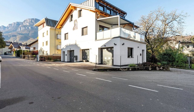 Studio Apartment 'Esther House' with Mountain View, Private Garden and Wi-Fi