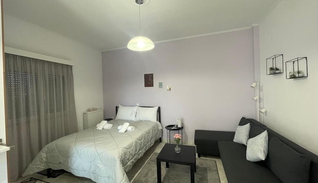 Studio Apartment 'Flo's 5' with Shared Garden, Wi-Fi and Air Conditioning