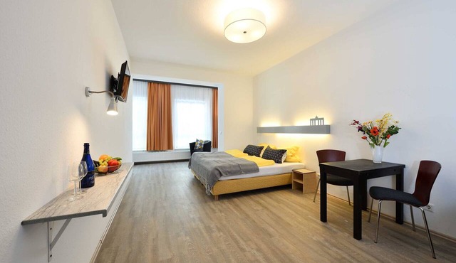 Studio Apartment - Ford Apartment