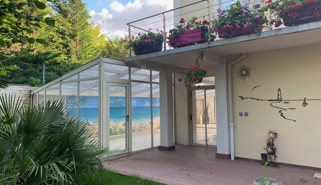 Studio Apartment "Indépendant" with Private Terrace, Private Heated Pool & Wi-Fi