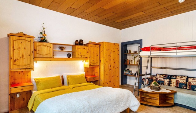 Studio Apartment 'Gästezimmer Für 3 Personen' with Wi-Fi