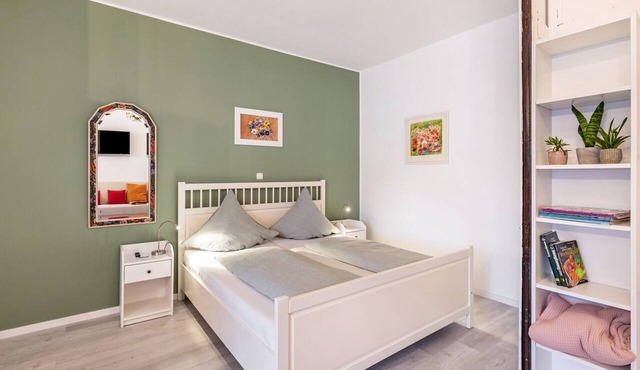 Studio Apartment 'Garten Apartment' with Shared Garden and Wi-Fi