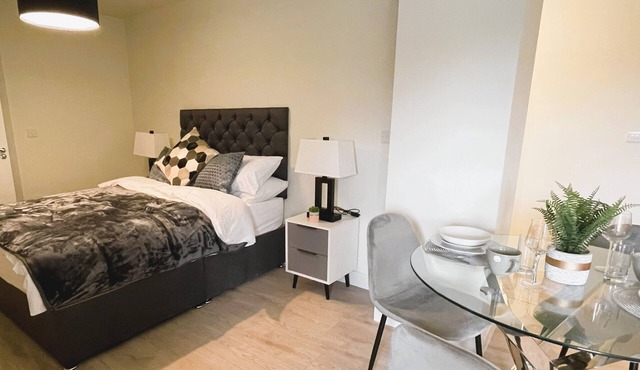 Studio Apartment with Car Park, Gym, Lounge Room