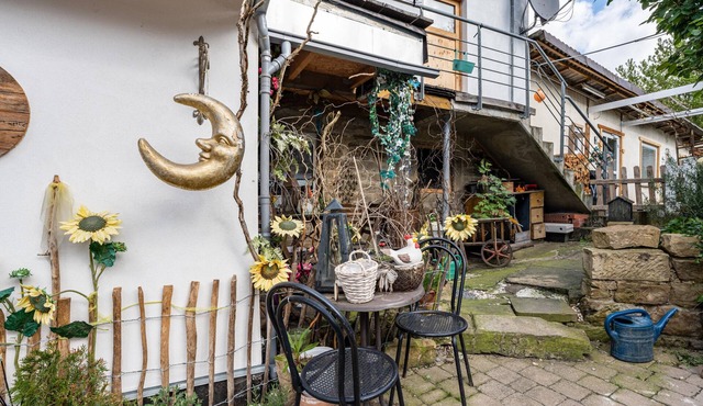 Studio Apartment 'Hobbit Lounge' with Shared Pool, Private Terrace and Wi-Fi