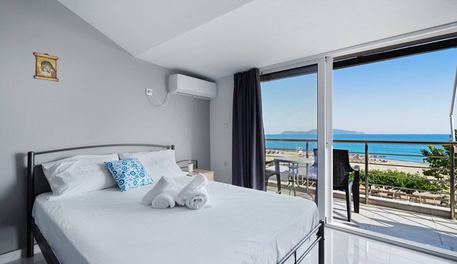 Studio Apartment 'Iguana 18' with Sea View, Wi-Fi and Air Conditioning