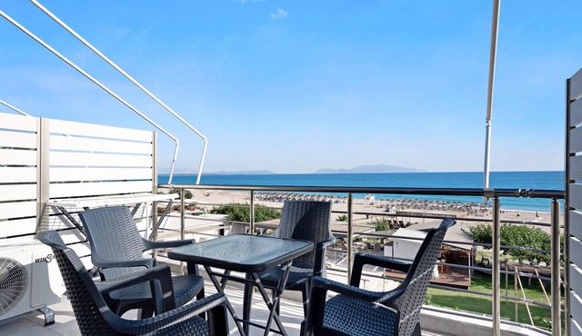 Studio Apartment 'Iguana 17' with Sea View, Wi-Fi and Air Conditioning