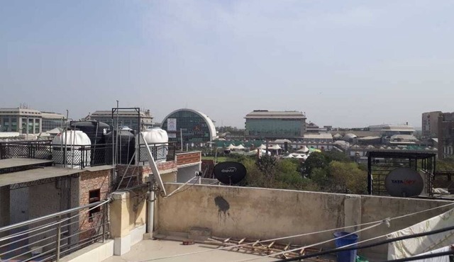 Studio apartment overlooking Select City Walk Mall
