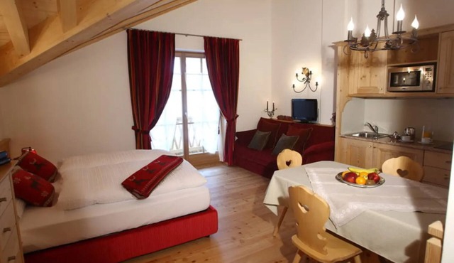 Studio Apartment 'Appartamento Mono 2 -Sottoguda' with Mountain View, Shared Garden and Wi-Fi