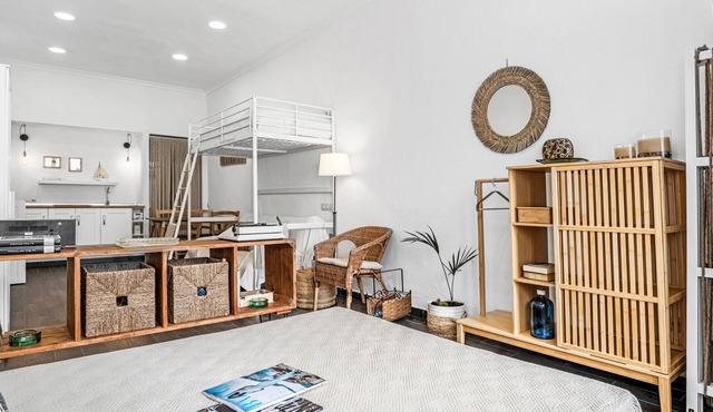 Studio Apartment 'La Casita Blanca' with Wi-Fi and Air Conditioning