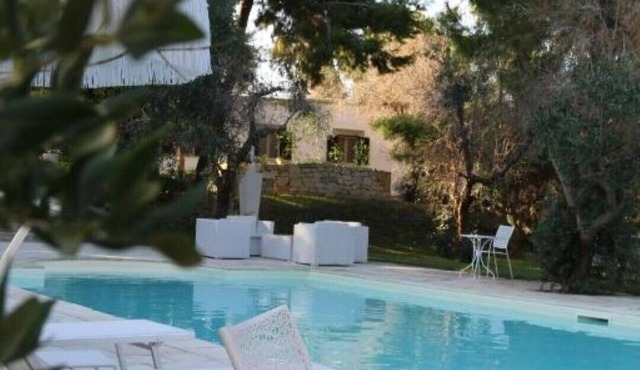 Studio apartment large room with double bed and bunk bed sofa,