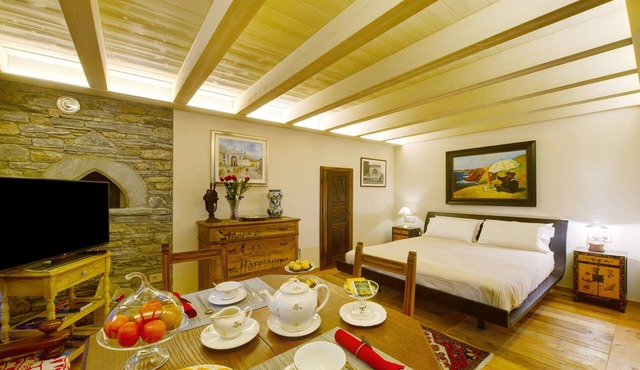 Studio Apartment 'Le Bourg Charmant - Coeur d’hiver' with Mountain View, Shared Garden and Wi-Fi