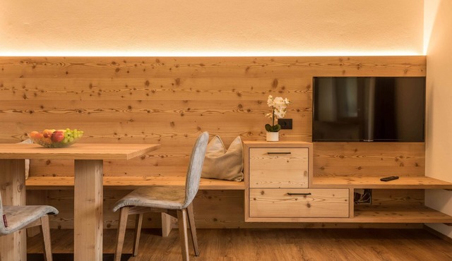 Studio Apartment "Mirko" with Balcony, Mountain View, Garden & Wi-Fi