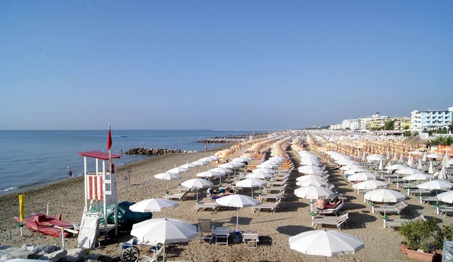 Studio Apartment 'Monolocale Isola Di Pasqua Caorle' with Shared Garden, Wi-Fi and Air Conditioning