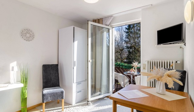 Studio Apartment 'Nr 6' with Shared Terrace, Shared Garden and Wi-Fi
