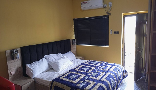 Studio apartment for shortlet in a quiet fully Serviced Estate 24hr power supply