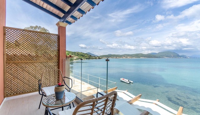 Studio Apartment 'Nikos Seaside 4' with Sea View, Wi-Fi and Air Conditioning