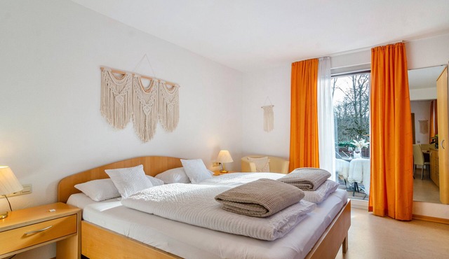 Studio Apartment 'No. 5' with Balcony, Shared Garden and Wi-Fi