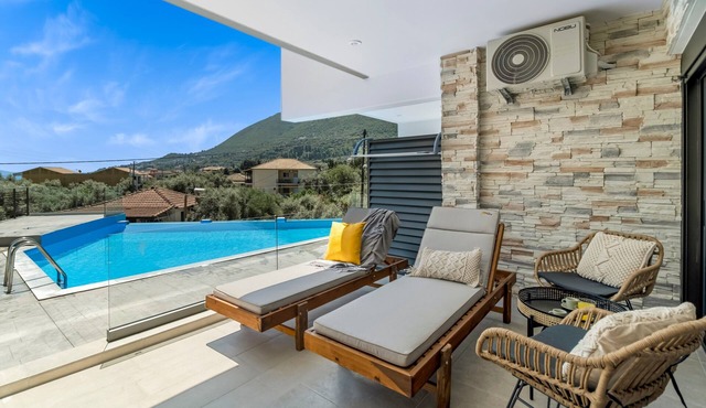 Studio Apartment 'Oceanida Terpsis Lyxury Suite' with Sea View, Wi-Fi and Air Conditioning