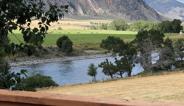 Studio apartment on the banks of Yellowstone River