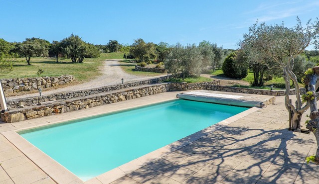 Studio Apartment 'Proche Gorges De L'Ardeche' with Shared Pool, Wi-Fi and Air Conditioning