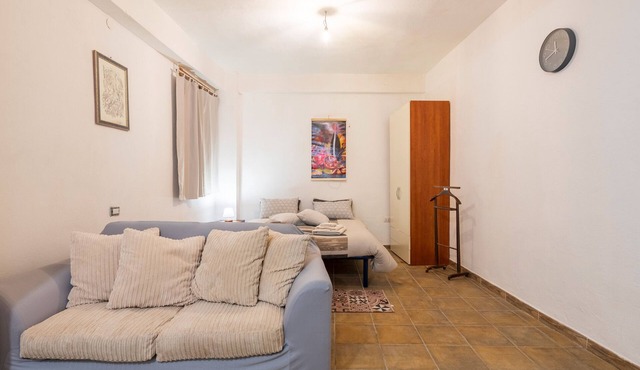 Studio Apartment 'Peter's Home' with Wi-Fi and Air Conditioning
