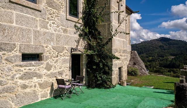 Studio Apartment 'Quinta Do Bairro -' with Mountain View, Shared Pool and Wi-Fi