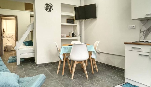 Studio Apartment "Romeo e Pepita" with Wi-Fi & A/C