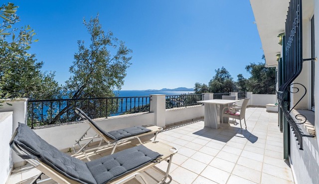 Studio Apartment 'Salvia' with Sea View, Wi-Fi and Air Conditioning