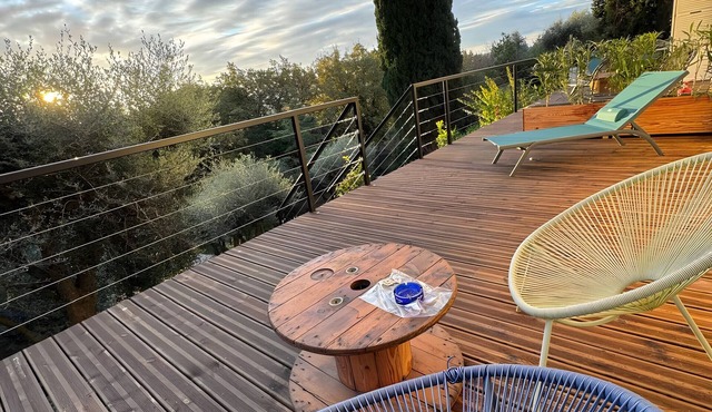Studio Apartment 'Soleil Et Palmiers' with Shared Pool, Wi-Fi and Air Conditioning