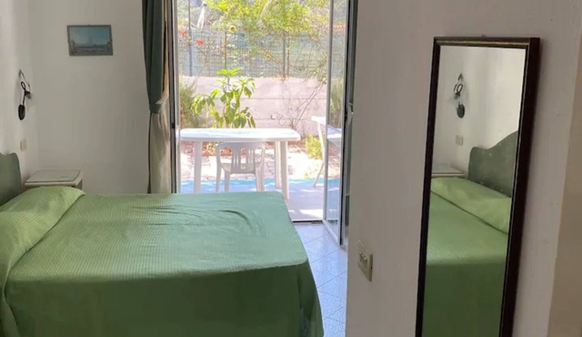 Studio apartment Sorgeto Bay