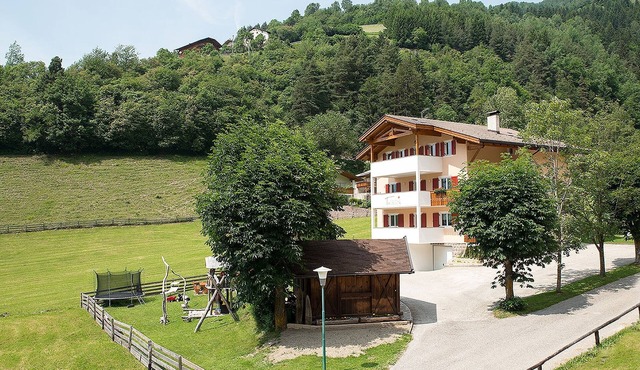 Studio Apartment "Talblick 1" with Mountain View, Garden and Wi-Fi