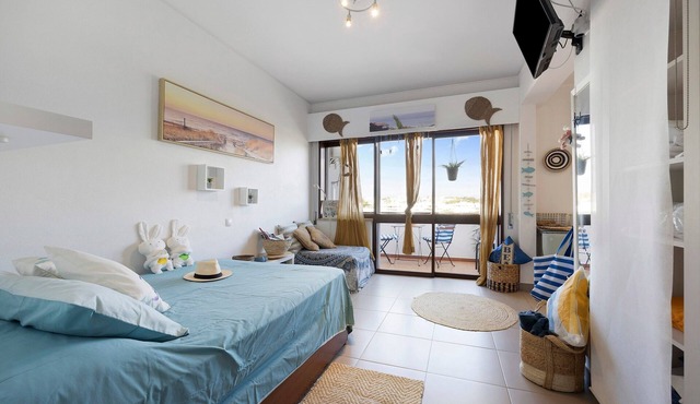 Studio Apartment "The Studio - Pet friendly" with Mountain VIew, Balcony & Wi-Fi
