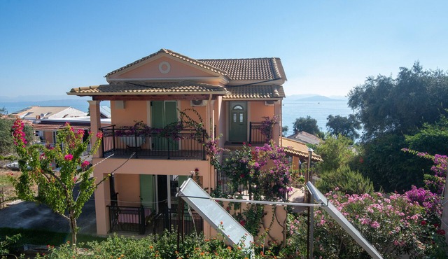 Studio Apartment 'Villa Pepy Studio 3' close to the Beach with Garden & Wi-Fi