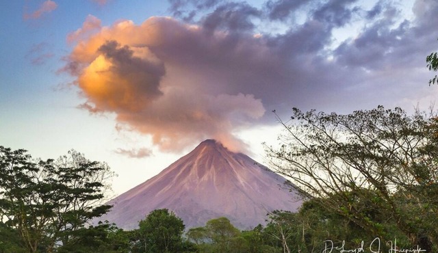 Studio Apartment. Volcano view from terrace.
