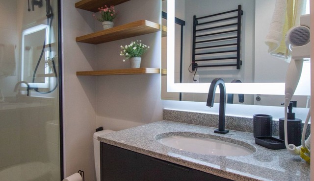 Studio apartment with pool and subway access in Moema, next to Ibirapuera Park.