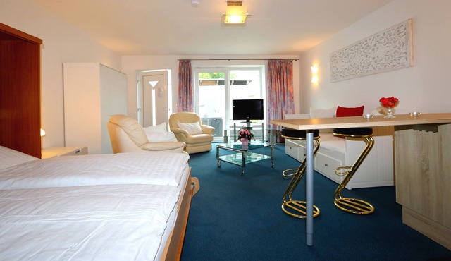 Studio apartment with terrace, own parking space and a small lake 500 m away