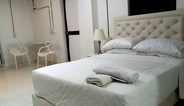 Studio apartment with the subway just a few steps away in the laureles neighborhood.