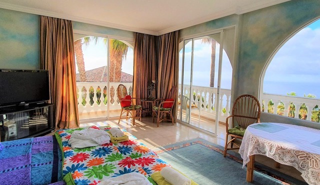Studio apartment with fantastic views of the Atlantic Ocean