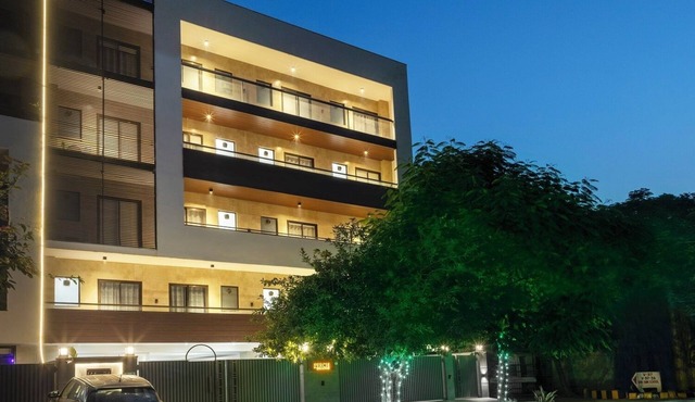 Studio Apartment with balcony near DLF Cyber City
