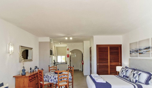 Studio Apartment with Swimming Pool at São Rafael Beach - Albufeira