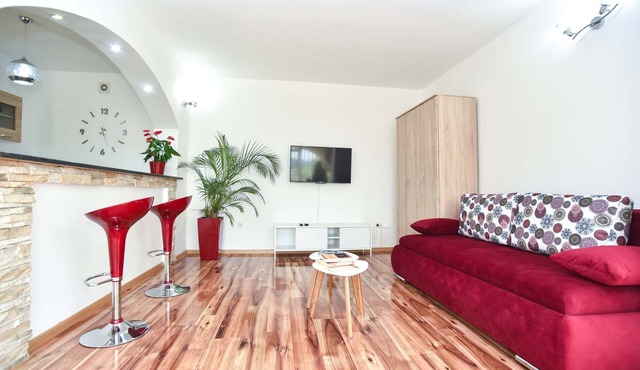 Studio Apartment with Shared Terrace
