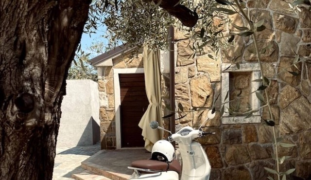 Studio Apartment with Terrace & Secure Parking