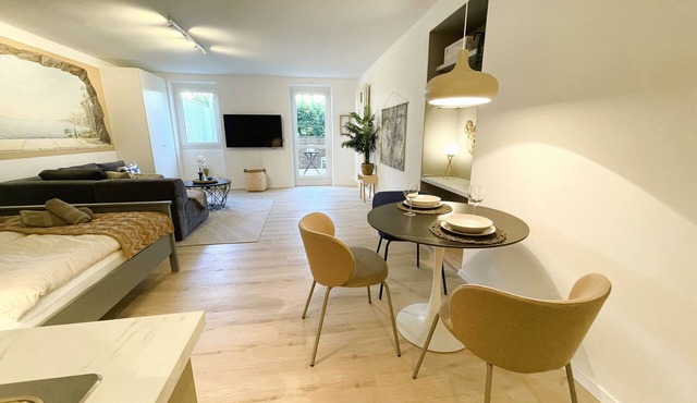 Studio Apartment 'Zentral Mit Überdachter Terrasse' with Private Terrace and Wi-Fi