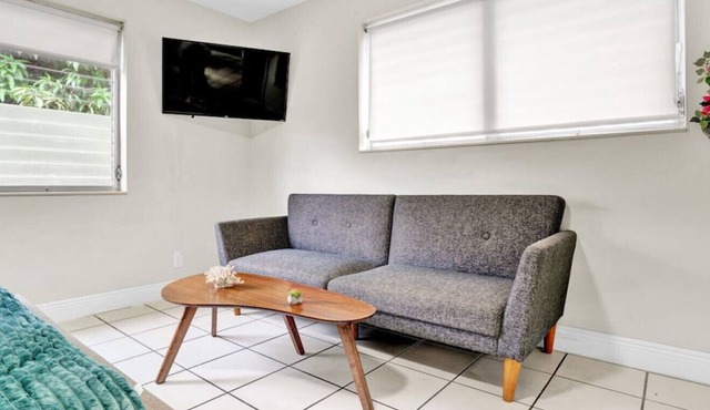Studio APT Close to Sunrise Blvd and Galleria Mall
