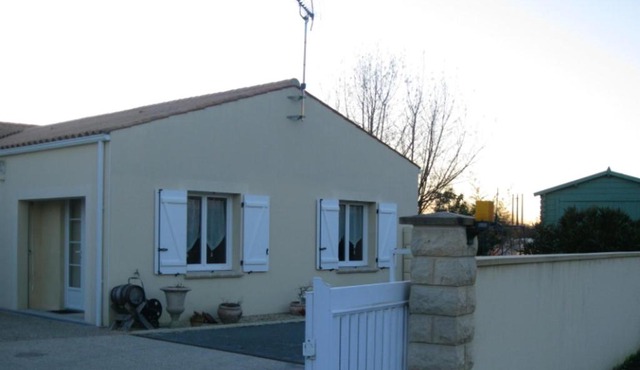 Studio avec jardin clos et wifi a Tonnay Charente