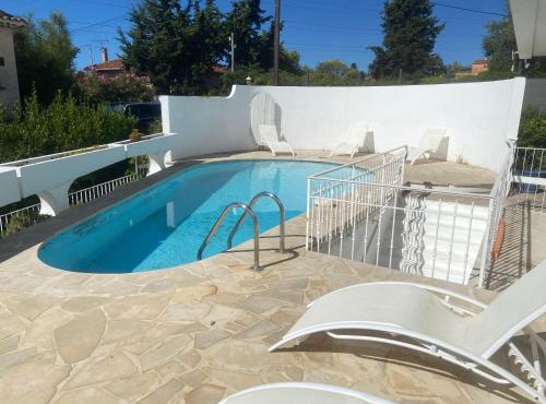 Studio avec piscine et grande terrasse Parking gratuit Nice