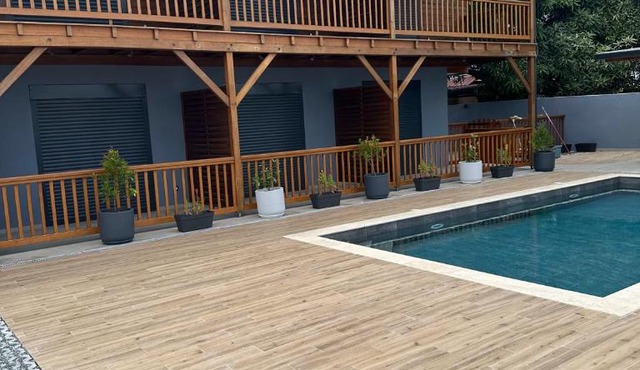 Studio avec piscine