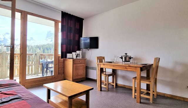 Studio cabin 2 pers, south, balcony, 100m to chairlift, ski locker